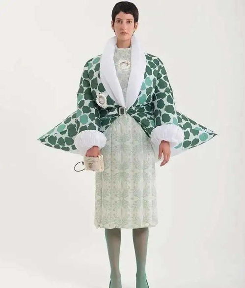 星际流行 中国女孩用天马行空的设计打破外星人服装的宇宙边框